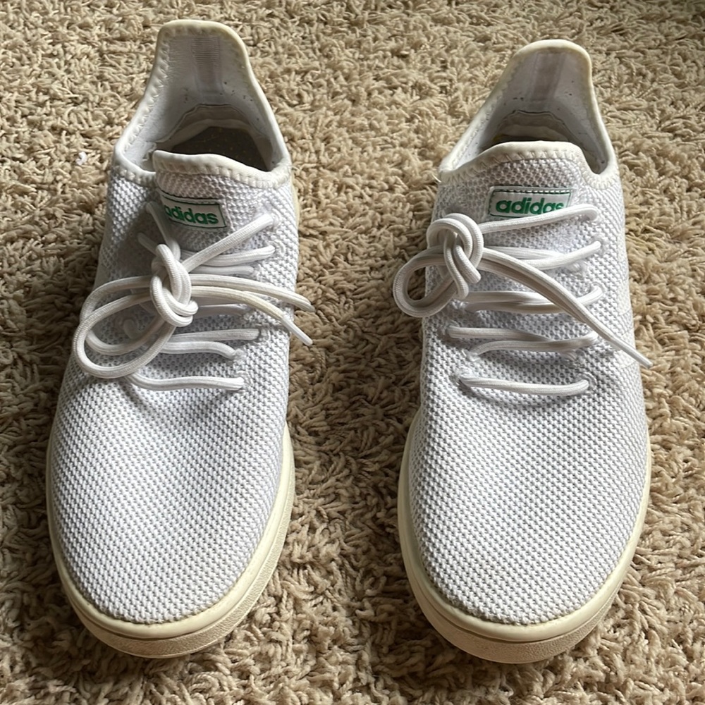 men’s Adidas US eight white shoe